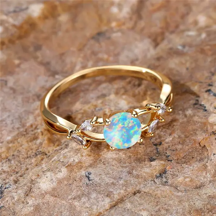 Bague en pierre d'opale de feu ronde blanche pour femme