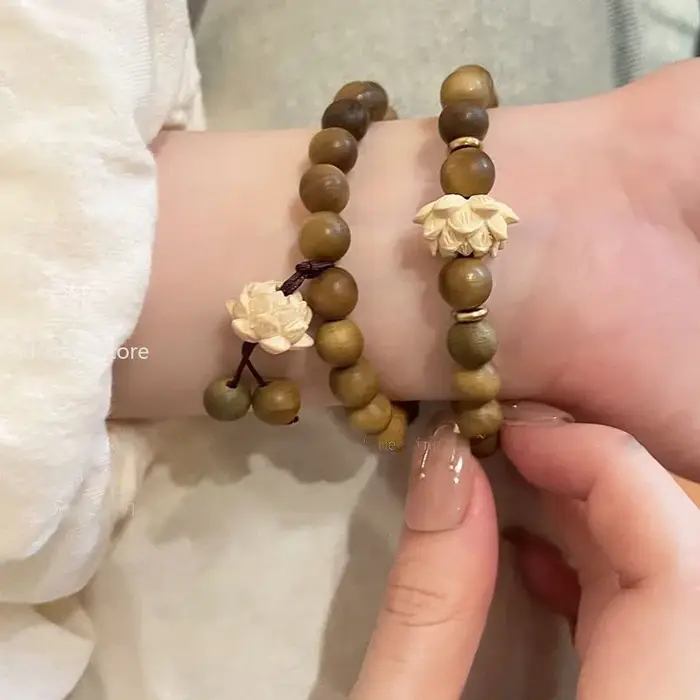 Bracelet de perles en bois réglable avec breloques style mode naturel élégant pour femme et homme en brun rougeâtre ou or jaune