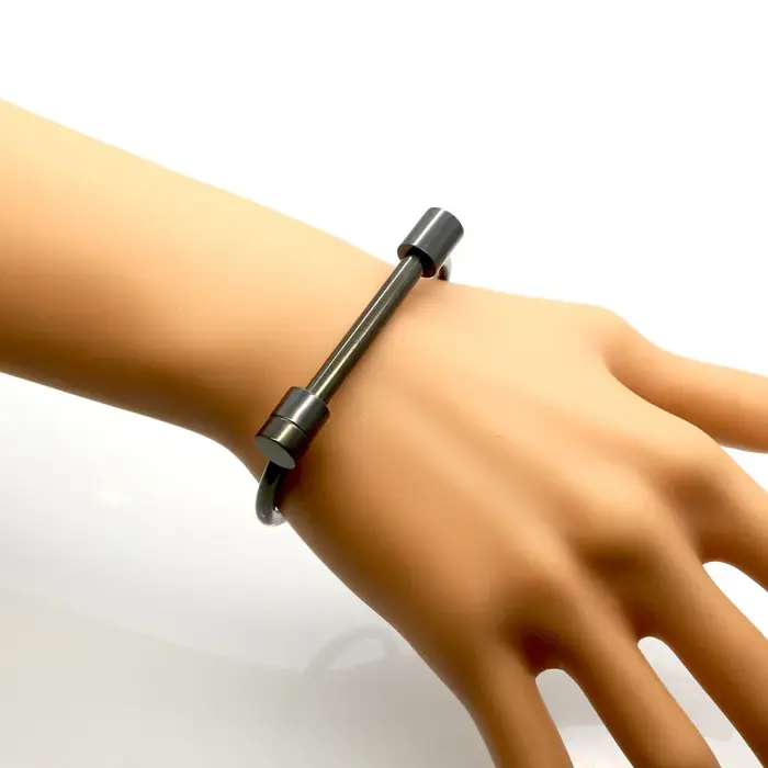 Bracelet manchette à vis d'amour pour femmes
