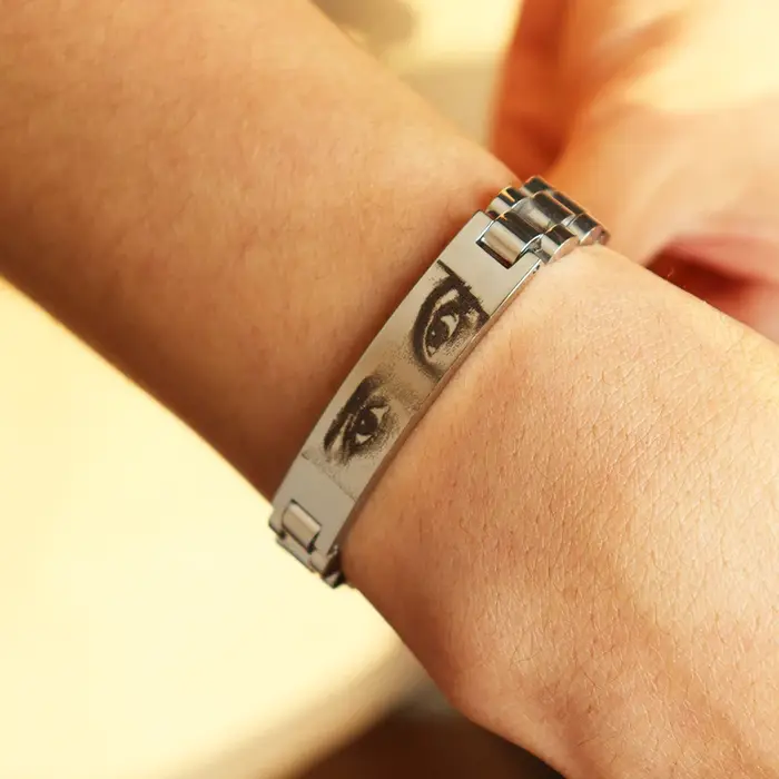 Bracelet de montre personnalisé avec image d'oeil gravée, pour hommes et femmes, bijoux d'anniversai