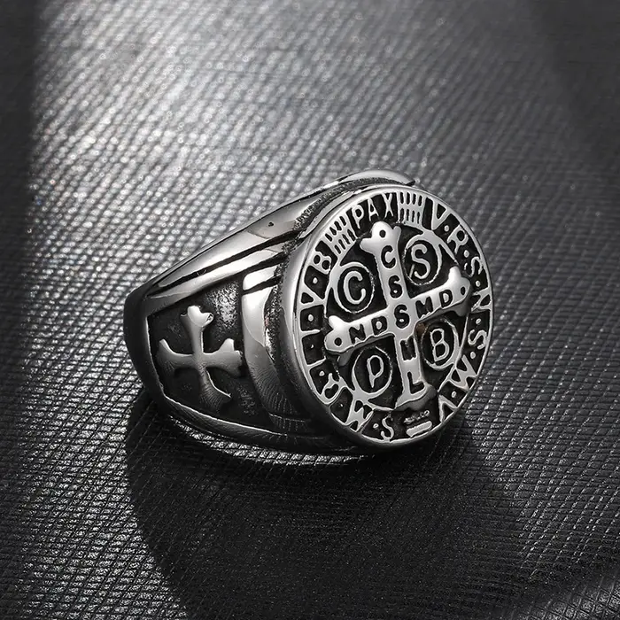 Bague croix d'exorcisme de jésus christianisme