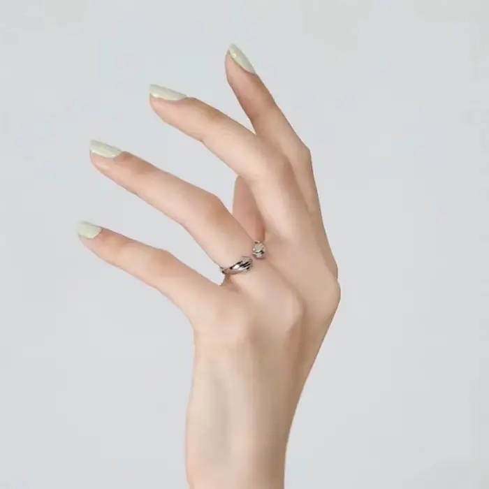 Bague Oreilles de Chat Rose Carillon Bague de Cocktail Femme Design Unique Avec Carillon Pour Soirées Spéciales
