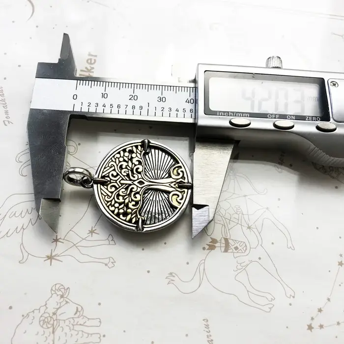 Pendentif arbre doré, flambant neuf