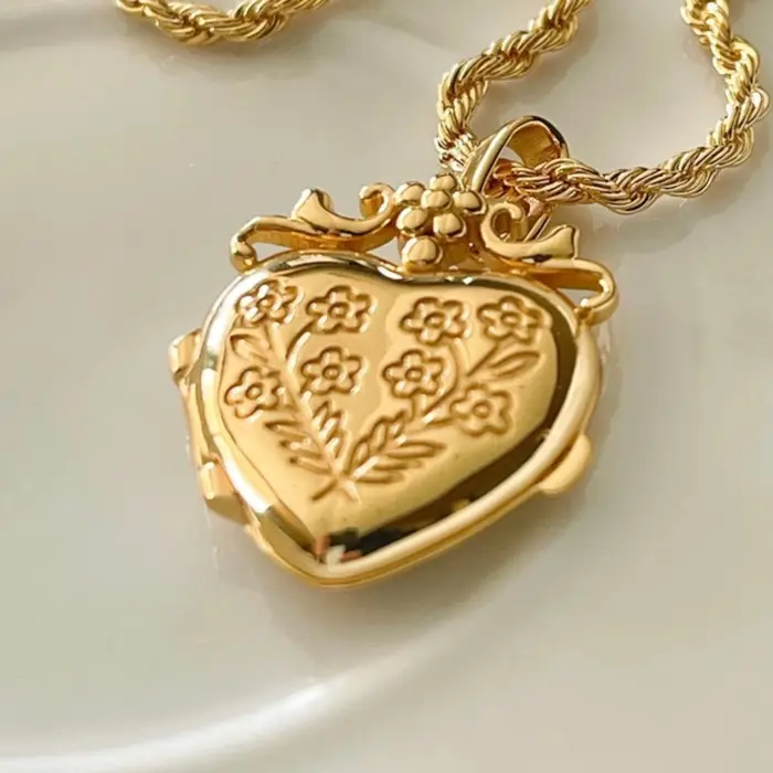 Collier à ouverture carrée pour album de fleurs d'amour, design de niche, pendentif d'amour, chaîne