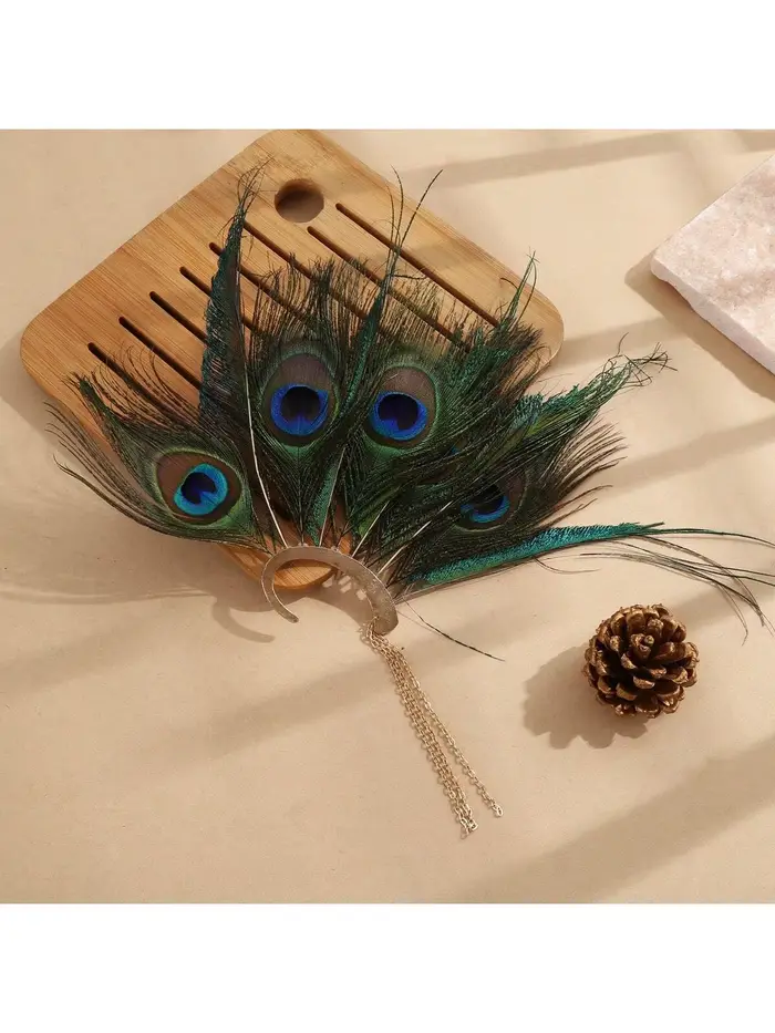 Manchette d'oreille paon, Manchette d'oreille plumes, Manchette d'oreille en plumes, Manchette enveloppante pour l'oreille, Bijoux en plumes, Boucles d'oreilles paon, Boucles d'oreilles tribales, Véri