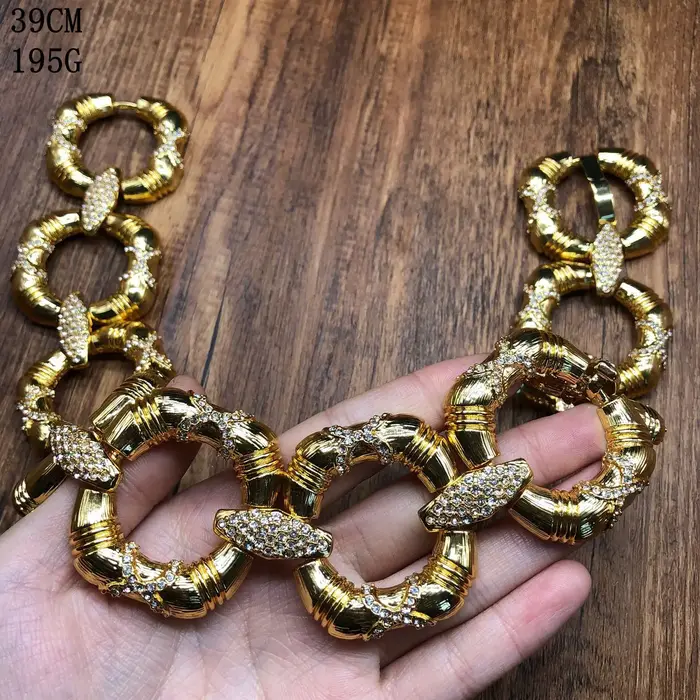 Ensemble de bijoux vintage 2026 pour femmes colliers bracelets boucles d'oreilles rétro élégants robustes occasions spéciales