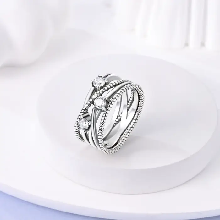 Bague Torsadée en Argent Sterling 925 Incrustée de Zirconium Blanc Empilable pour Occasions Spéciales Femme