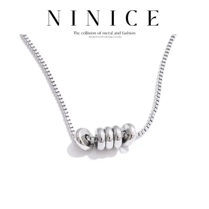 Collier NiNice en acier inoxydable avec zirconia dorée pour femmes élégantes et sportives pour diverses occasions sociales