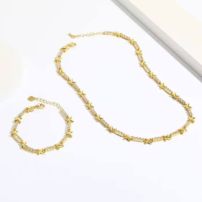 Collier ras du cou épais en forme de croix X pour femmes