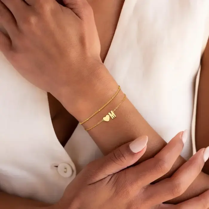 Bracelets initiaux pour femmes et filles