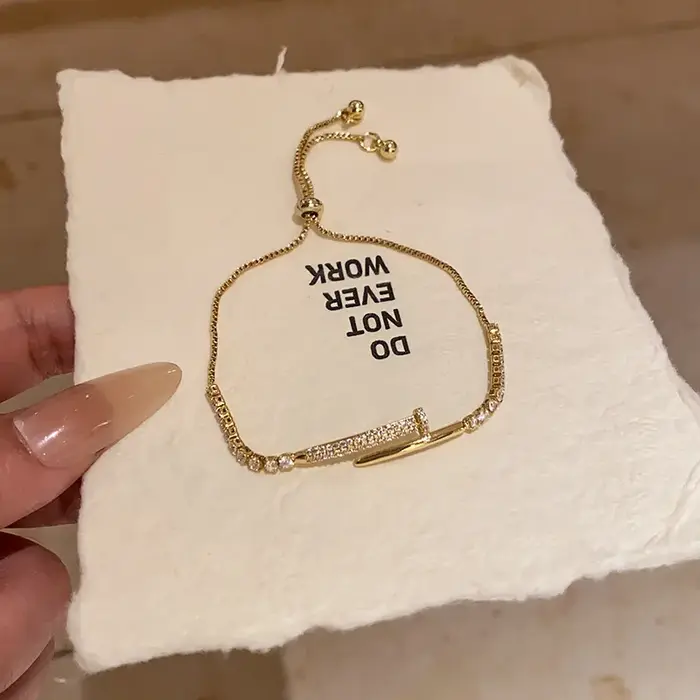 Bracelet à ongles tendance pour femmes, incrusté de Zircon, cordon de serrage, chaîne réglable, mini