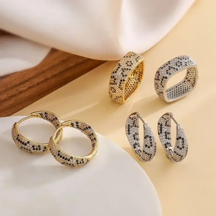 HECHENG, boucles d'oreilles imprimées léopard plaquées or 18 carats