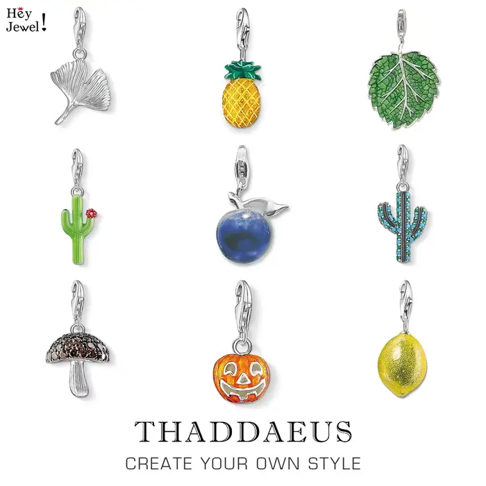 Charmant pendentif en émail bleu en forme de pomme