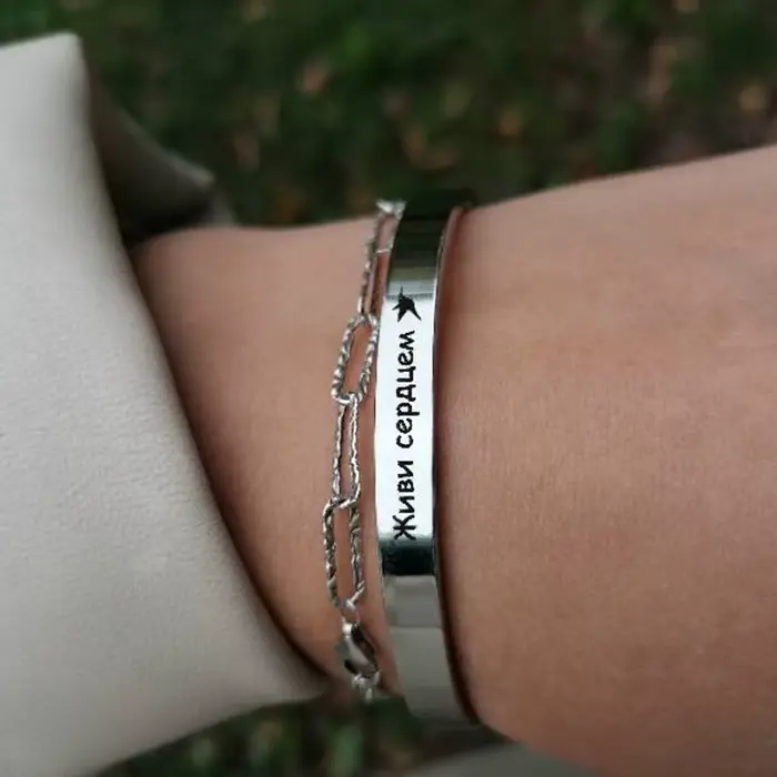 Bracelet personnalisé pour femmes largeur féminine 5mm nom gravé