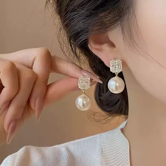 Boucles d'oreilles pendantes en cristal de zircon plaqué or avec perles, bijoux de luxe brillants po