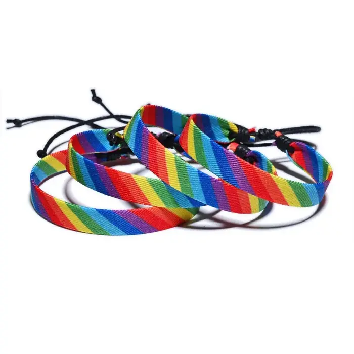 Bracelet arc-en-ciel tressé à la main