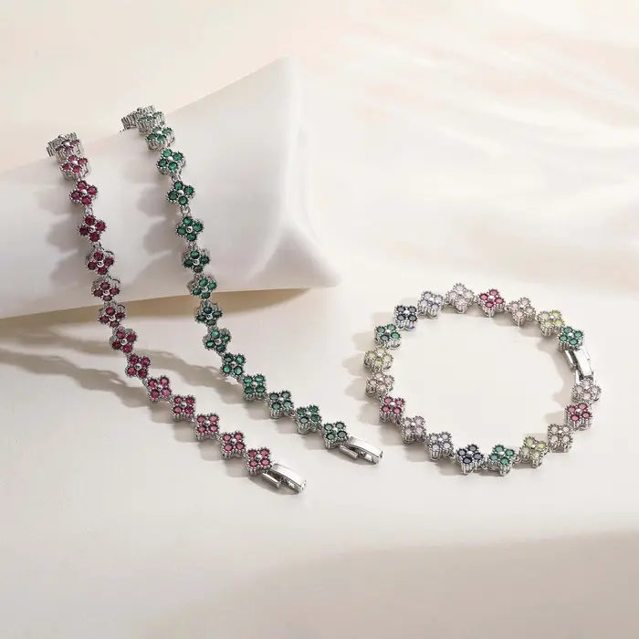 Ensemble de bijoux rétro en laiton plaqué or 18 carats avec motif floral et zircone cubique blanche pour femmes occasions spéciales