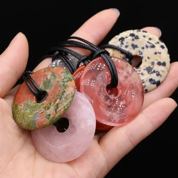 Collier pendentif en pierre semi-précieuse naturelle