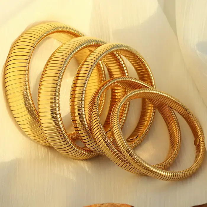 Bracelet en acier inoxydable imperméable, élasticité rétro, métal épais, plaqué or 18 carats, tendance, bijoux unisexes pour hommes et femmes