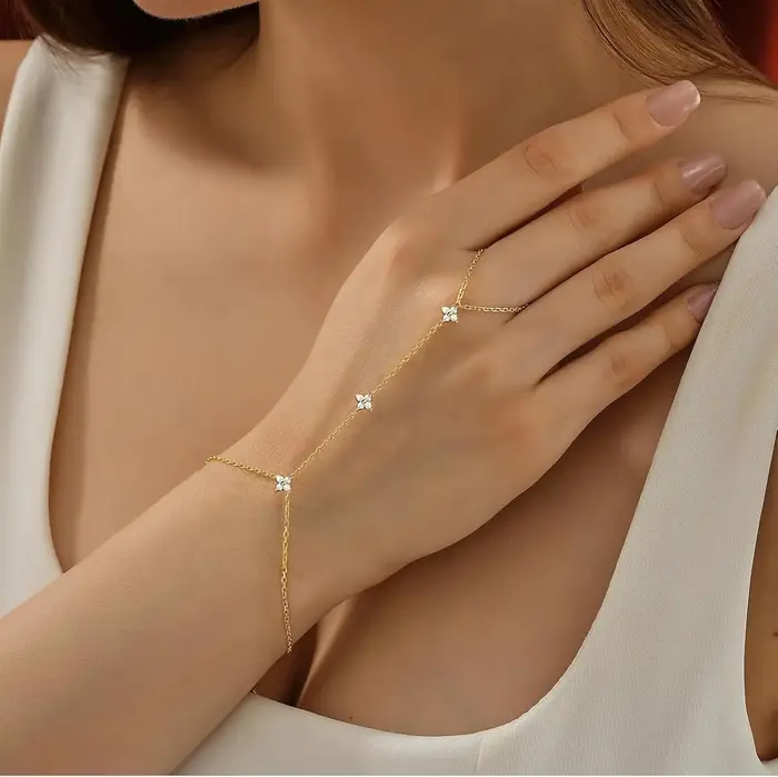 Bracelet en or 14K et acier inoxydable avec marguerites en zircone cubique pour femmes occasions spéciales et cadeaux de luxe