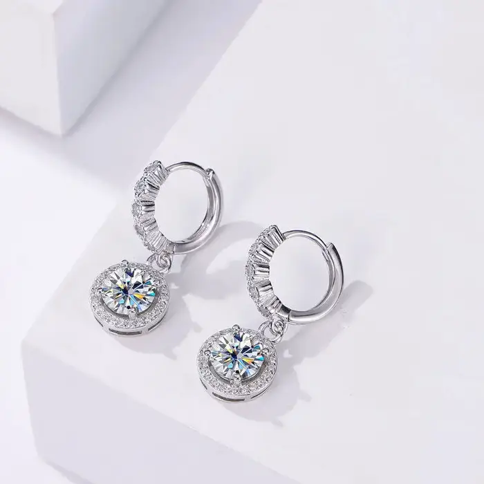 Boucles d'oreilles rondes classiques en Moissanite couleur