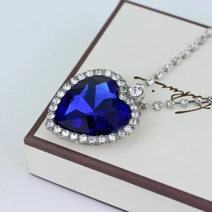 Collier Cœur de l'océan du film TITANIC
