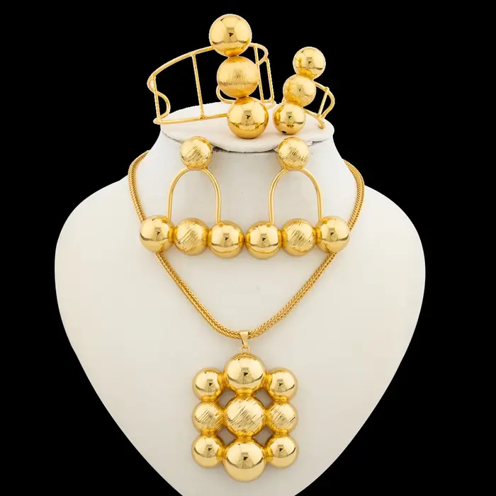 Ensemble de bijoux en plaquage or 18k avec collier, boucles d'oreilles, bracelet et bague ajustable pour femmes occasions spéciales