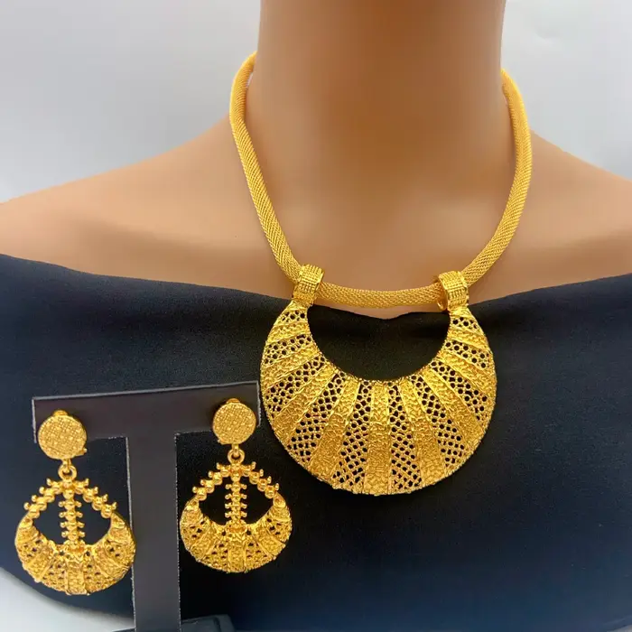 Parures de bijoux indiennes (collier et boucles d'oreilles) pour femmes