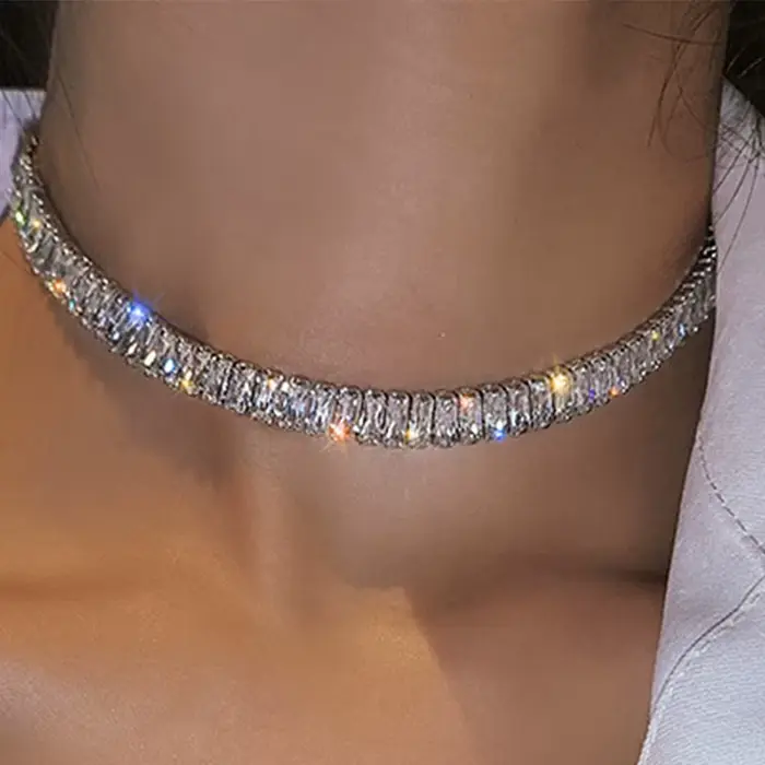Collier en acier inoxydable or jaune clair avec zircon pour femme style classique tracker d'humeur bijoux élégants pour occasions spéciales