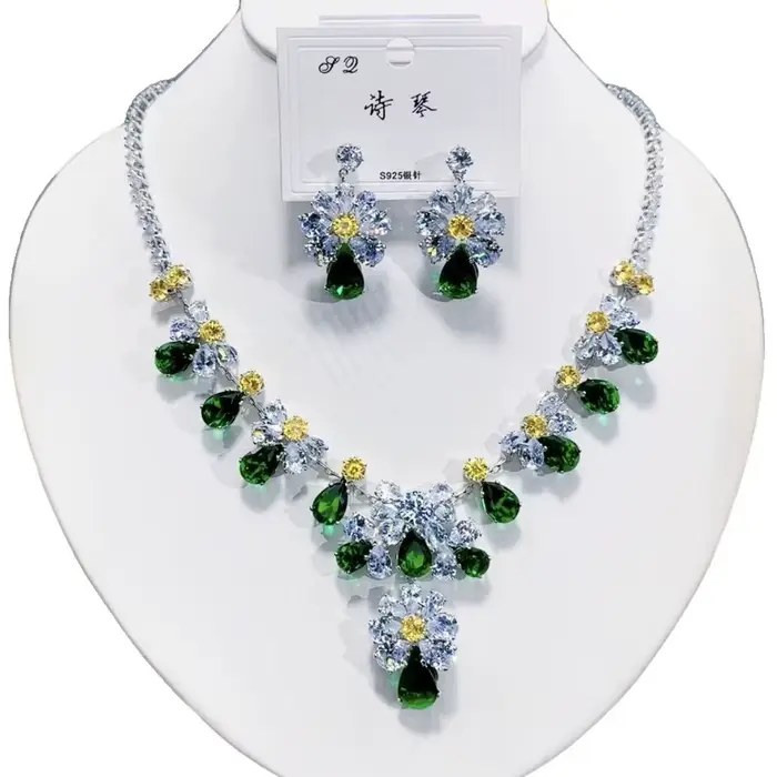 Ensemble de boucles d'oreilles et collier à fleurs vertes en Zircon pour femmes, 2025