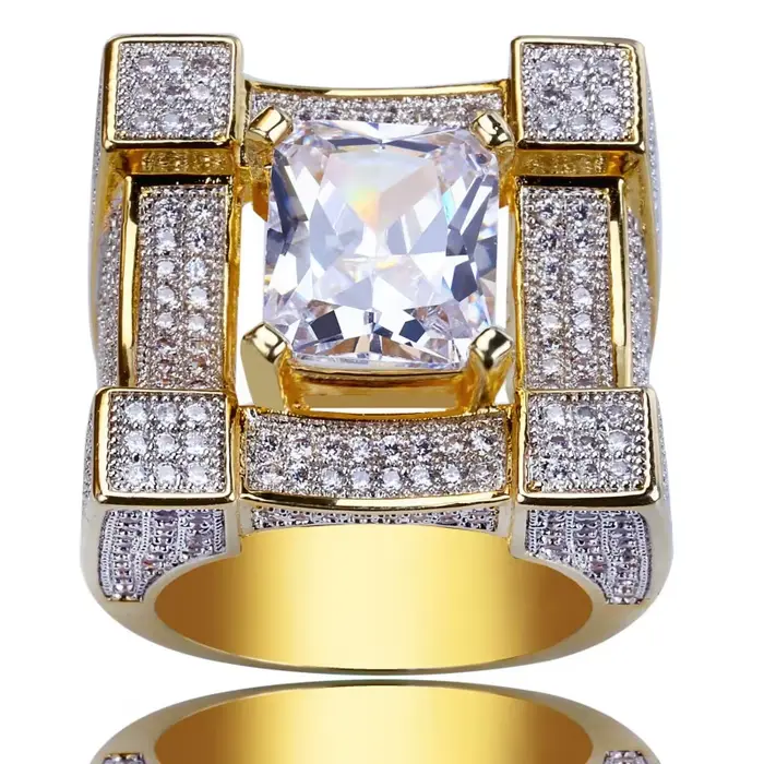 Nouvelle bague hip-hop large dorée en zircone cubique effet glace