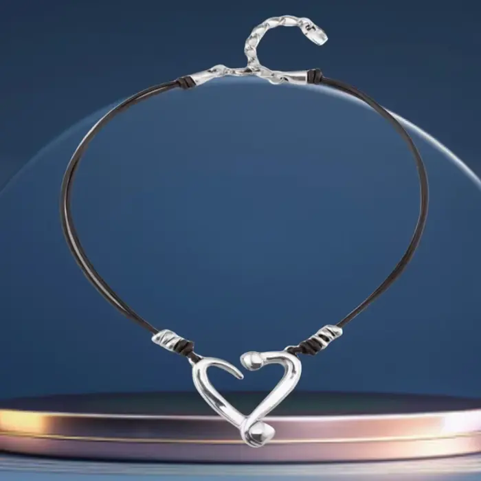 Collier en corde de cuir en forme de cœur en argent doux et exquis pour les vacances de loisirs, acc