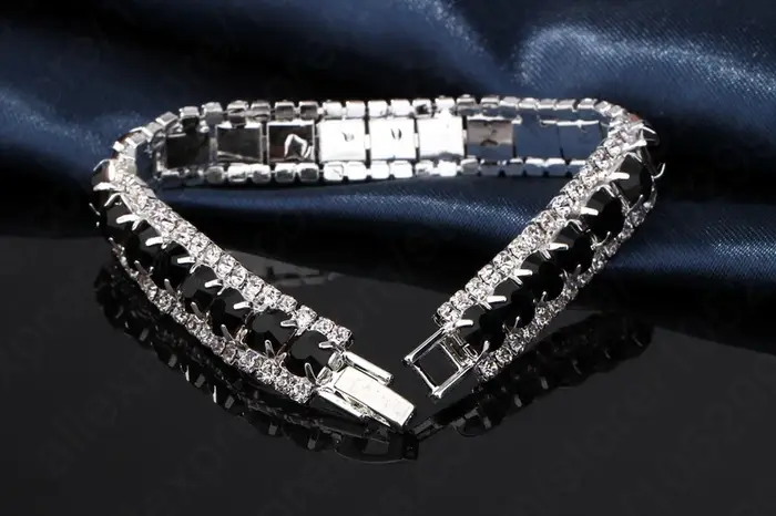 Bracelet en argent sterling serti de zirconium noir pour femmes occasion engagement style vendange