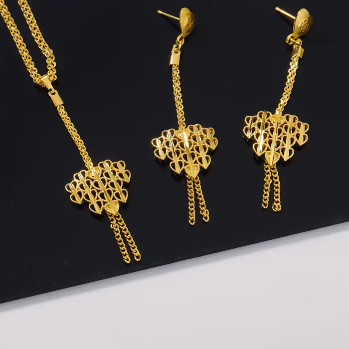 Collier plaqué or, boucles d'oreilles