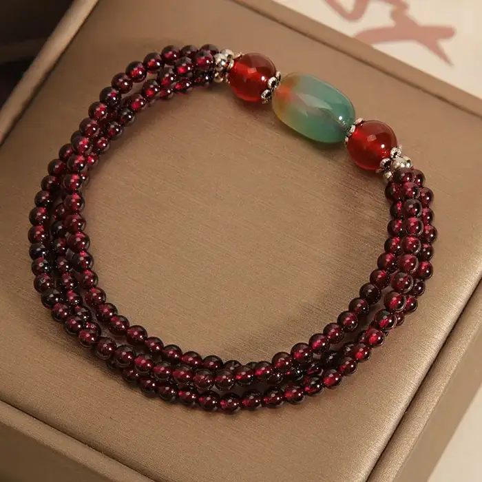 Bracelet grenat multicouche pour femme