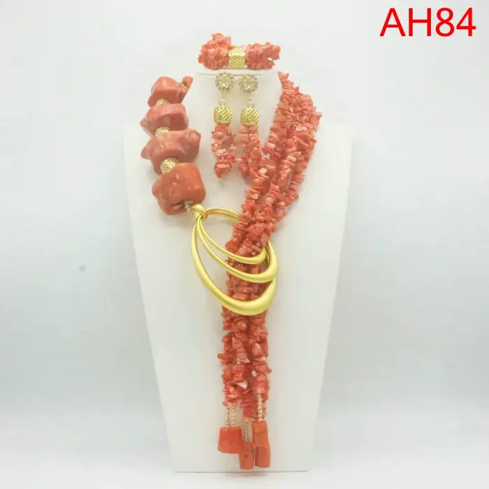 Ensemble de bijoux en perles de corail faits à la main