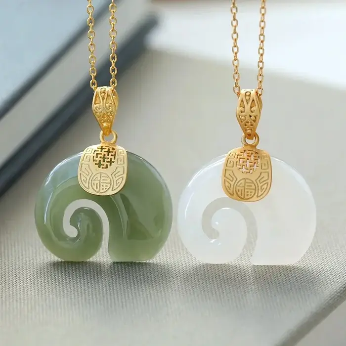 Collier ras du cou élégant en pierre naturelle de jade Hetian avec pendentif éléphant pour femme