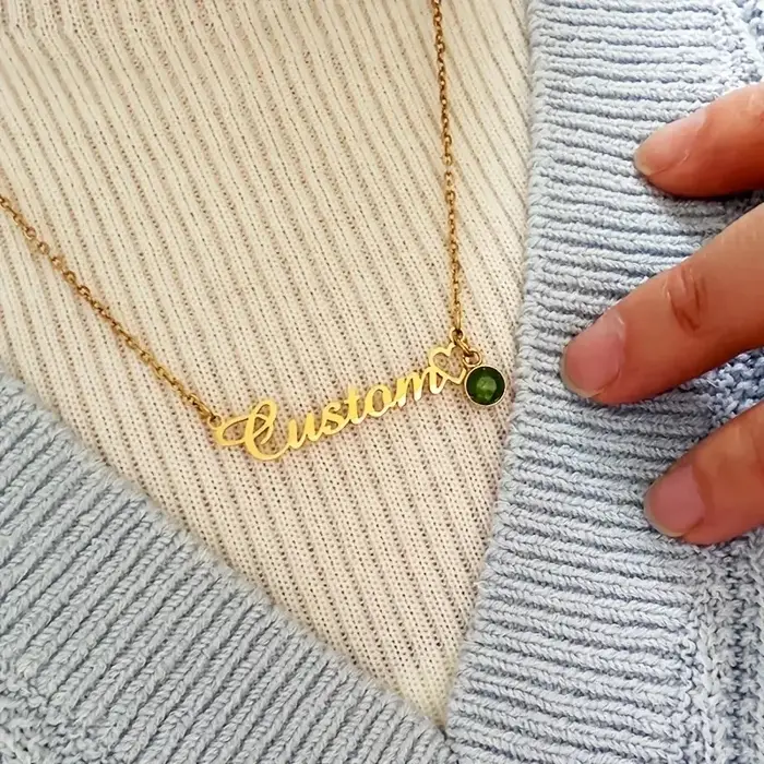 Collier élégant avec nom personnalisé pour femme