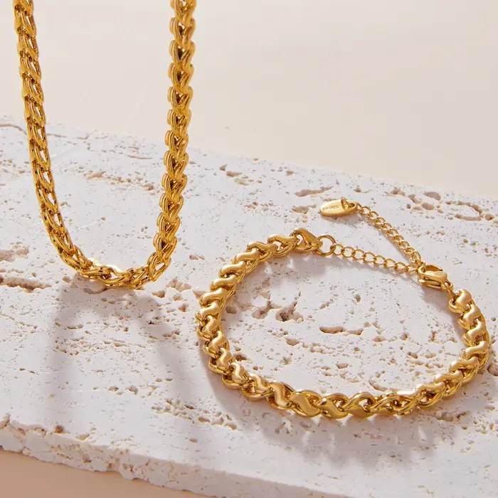 Ensemble de bijoux hip-hop pour femme collier et bracelet chaîne en cuivre plaqué or résistant à l'eau et inaltérable pour soirées et occasions spéciales