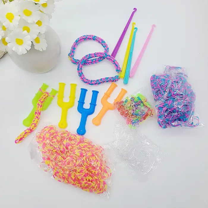 Ensemble de bracelets d'amitié, comprenant 2 grandes lance-pierres en plastique, 2 crochets en plastique, 100 clips en S transparents, 100 clips en S colorés, 450 élastiques roses et bleus, 450 élasti
