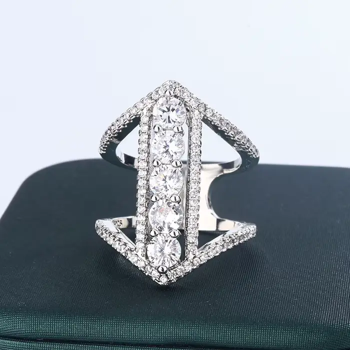 Magnifique bague de doigt pour femme, bijoux de fête de mariage, bijoux de luxe en zircone brillante, accessoires de fiançailles, contre-indiqué, nouveau