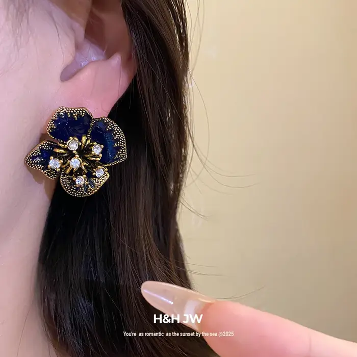 Boucles d'oreilles clous vintage à fleurs et cristaux
