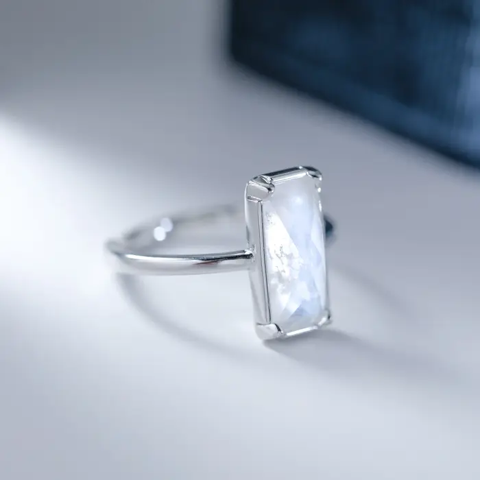 Bague Solitaire de fiançailles en pierre de lune naturelle