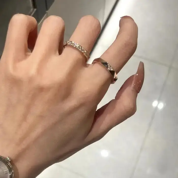 Bague rétro brossée en diamant pour femmes