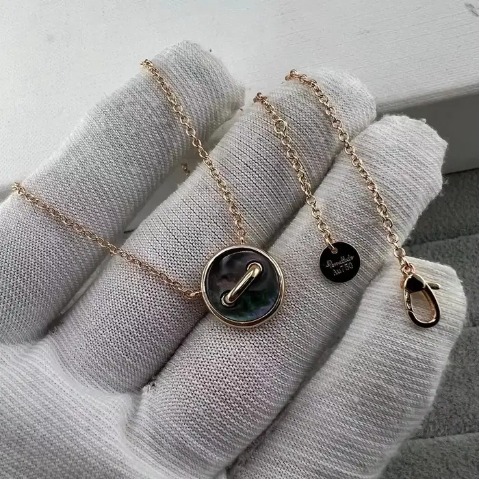 Nouveau Collier Pendentif Pomandere en Coquille d'Abalone Double Face et Turquoise