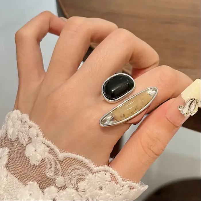 Bague ouverte irrégulière de style français élégante et rétro pour femmes occasions spéciales style classique romantique et luxueux