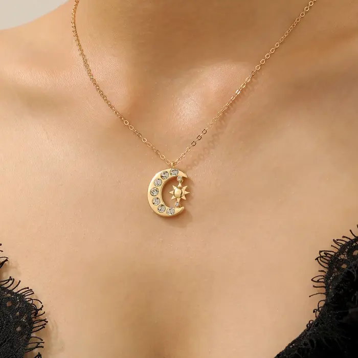 Collier Pendentif Lune et Soleil en Zircon pour Femme et Homme, Chaîne de Clavicule Exquise, Style V