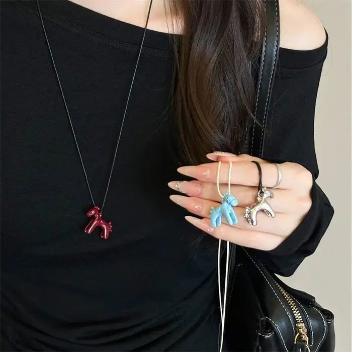 Collier avec pendentif cheval coloré émaillé 3D pour femmes