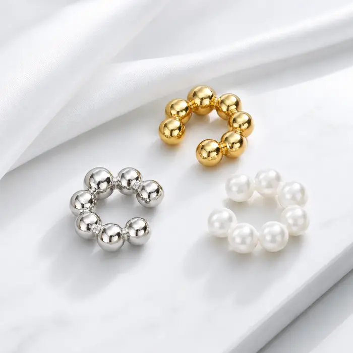 Petites boucles d'oreilles à clipser