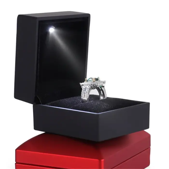 Boîte à bagues avec lumière LED